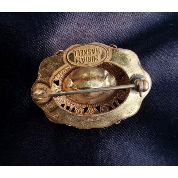 Vintage MIRIAM HASKELL 1950s Signed Faux Pearl Brooch Pin - Picture 3 of 6